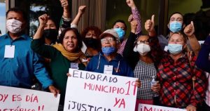 Ciudadanos de Eldorado celebran en el Congreso de Sinaloa. Foto: Noroeste