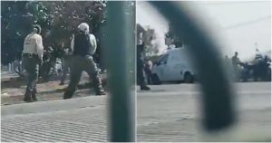 Las grabaciones revelan el momento en que los policías desenfundan sus armas mientras los manifestantes comienzan a huir. Foto: Especial