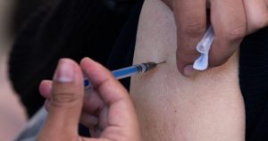 La Cofepris ya ha alertado sobre la presencia en México de vacunas falsas contra la COVID-19. Foto: Moisés Pablo, Cuartoscuro.