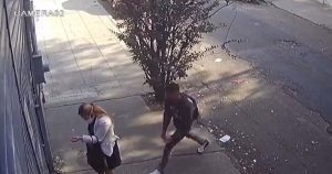 La agresión se registró la mañana del jueves 15 de abril. Imagen: Captura de pantalla.