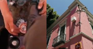 Una persona salió desde el balcón de una de una de las casonas y echó agua al boleador de zapatos. Foto: Especial.