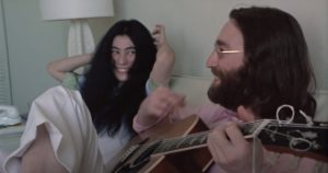 Sale a la luz un nuevo video de John Lennon ensayando "Give Peace a Chance". Foto: Especial 