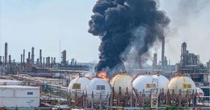 Pemex informó que el incendio en la refinería de Minatitlán fue controlado. Foto: Cuartoscuro.