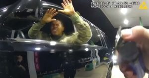 La cámara corporal del policía evidenció la agresión. Foto: Captura de pantalla, Windsor Police Department.