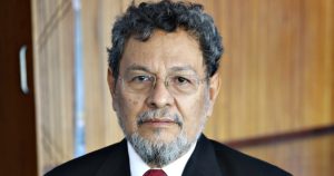 El escritor Élmer Mendoza. Foto: Editorial Alfaguara. 