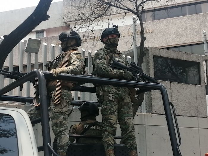 Elementos de la Secretaría de Marina (Semar) mantienen un operativo de seguridad en las inmediaciones de la Subprocuraduría Especializada en Investigación de Delincuencia Organizada (SEIDO) ante el traslado de Héctor Luis "El Güero" Palma Salazar, exlíder del Cártel de Sinaloa, quien era interrogado en dichas instalaciones después de ser liberado del penal del Altiplano.