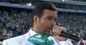  Pablo Montero  cantó el Himno Nacional. Foto: Especial