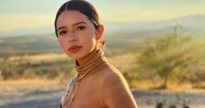 Ángela Aguilar entonó el Himno Nacional mexicano durante la salida de "El Canelo" Álvarez al ring. Foto: Instagram, angela_aguilar_
