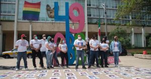 Familiares de los 49 niños fallecidos en el incendio de la Guardería ABC en Hermosillo Sonora hace 12 años, colocaron una placa a un costado del antimonumento "49ABC" en homenaje a las víctimas.
Foto: Mario Jasso, Cuartoscuro.