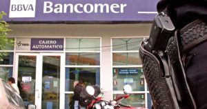 El grupo de asaltantes interceptó al cuentahabiente, quien salió de la sucursal. Imagen ilustrativa. Foto: Gilberto Molina, Cuartoscuro.