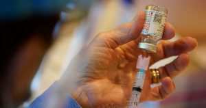 Es pronto para saber cómo de potente es la respuesta de nuestro organismo en situación de inmunosupresión contra el virus cuando nos vacunamos. Foto: Matt Slocum, AP