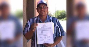 El Instituto Estatal Electoral y de Participación Ciudadana (IEEyPC), entregó al licenciado la constancia de mayoría de votos. Foto: Especial vía Proyecto Puente.