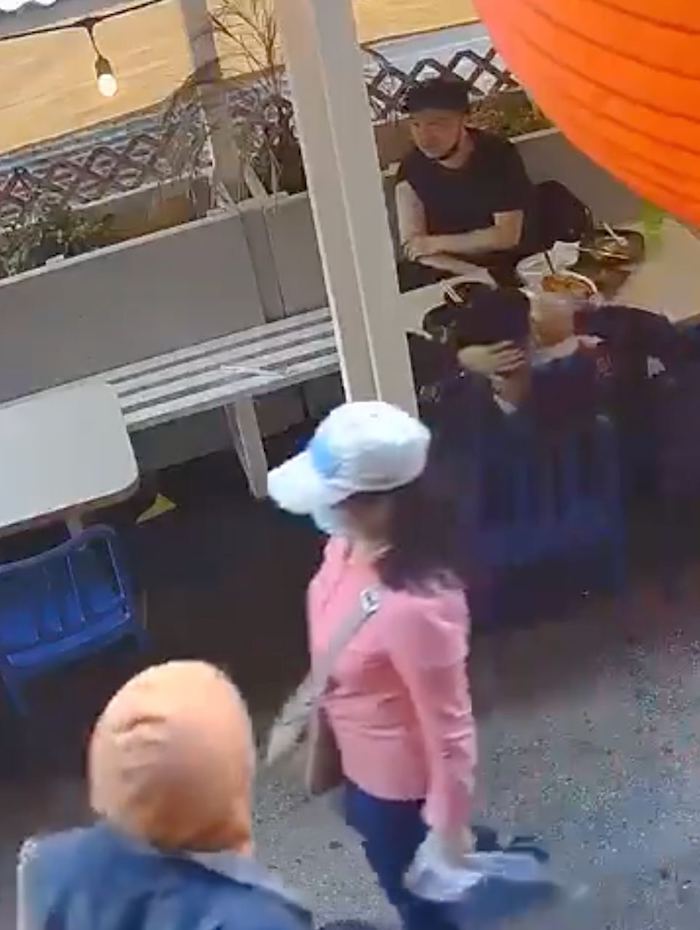 Momento previo al ataque a la mujer.