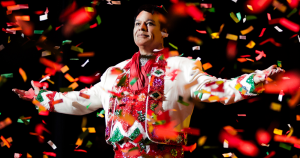 Durante el homenaje que recibió Juan Gabriel en Bellas Artes por su muerte el 28 de agosto de ese año, Diego anunció que tenía un tema inédito escrito por ambos. Foto: Juan Gabriel, Facebook oficial