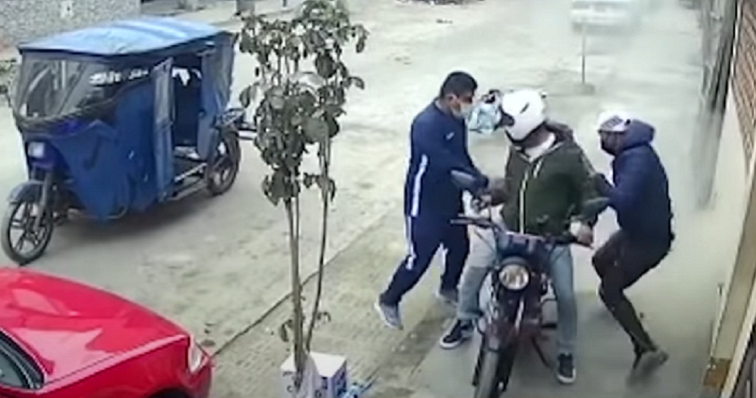 Albañil frustra asalto en Perú