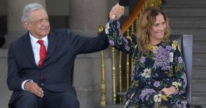 Andrés Manuel López Obrador, Presidente de México, junto con la doctora Beatriz Gutiérrez Müller. Foto: Cuartoscuro.