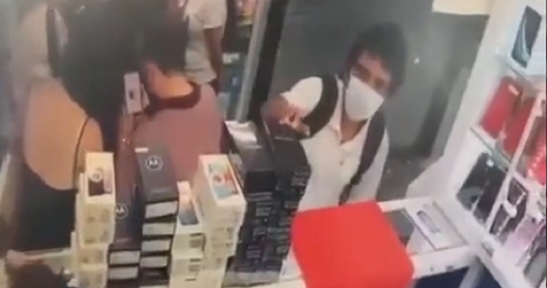 Atrapan y golpean a ladron de celular