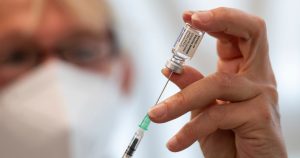 Por debajo del uno por ciento de población cubierta por dos dosis de vacuna tenemos a Siria, Libia, Nigeria, Somalia, Vanuatu, República Centroafricana, Liberia, Uganda, Tanzania, Mauritania... Foto: Christophe Gateau/dpa vía AP