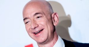 El fundador de Amazon, Jeff Bezos, y Yuri Milner, multimillonario especializado en inversiones en proyectos de alta tecnología, unieron sus esfuerzos para financiar las investigaciones de Altos Labs. Foto: Clemens Bilan, EFE/EPA