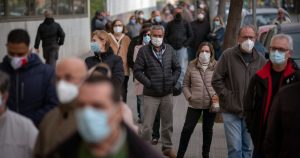 Sabíamos que, cuando Delta no era la variante dominante, las vacunas autorizadas hasta el momento habían sido muy eficaces para prevenir patologías graves, ingresos hospitalarios y fallecimientos. Foto: Emilio Morenatti, AP