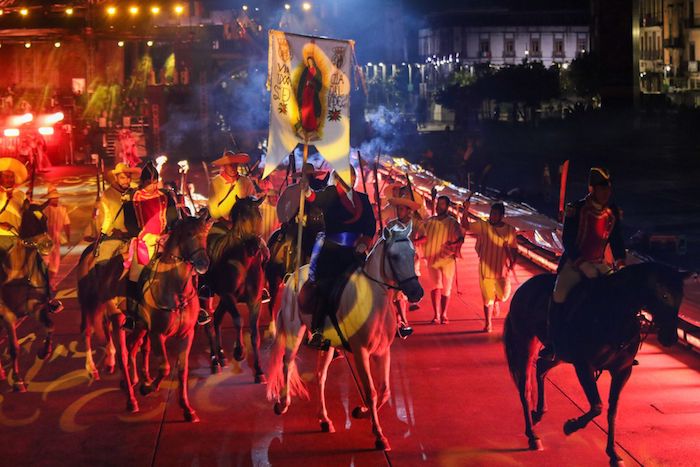 Un actor se caracterizó como Miguel Hidalgo.