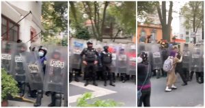 Por medio de videos compartidos en redes sociales se mostró cómo los activistas fueron encapsulados por granaderos de la SSC en la colonia Juárez, en la Alcaldía Cuauhtémoc. Foto: Captura de video.