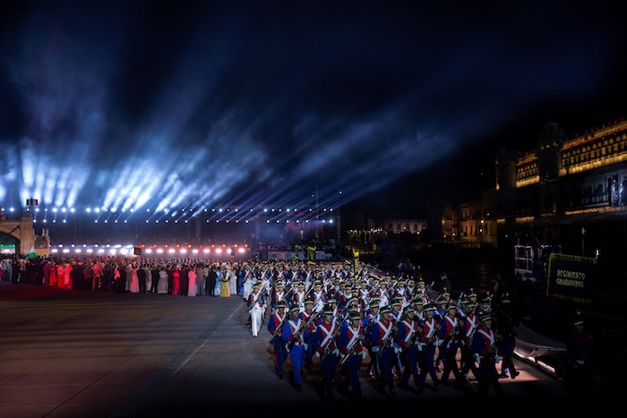 Registro general de la representación histórica de la Consumación de la Independencia de México, en el Zócalo de la Ciudad de México (México).