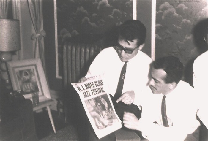 Tino Contreras en Nueva York con José Luis Durán, presidente de los ocho Festivales Nacionales de Jazz México. Años 60.