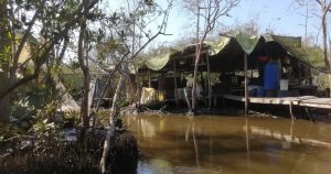 Los agentes se trasladaban por una brecha que conduce a la comunidad de El Molino en donde se percataron de fuertes olores a químicos los cuales eran más fuertes al momento de acercarse a un estanque. Foto: Río Doce.