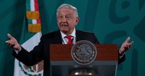 Andrés Manuel López Obrador durante la conferencia matutina en Palacio Nacional. La aprobación del Presidente aumentó en septiembre. Foto: Galo Cañas, Cuartoscuro.
