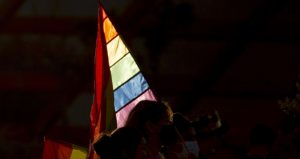 Una bandera de la comunidad LGBT.
