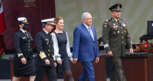 El Presidente Andrés Manuel López Obrador en el evento del Día de la Armada de México.