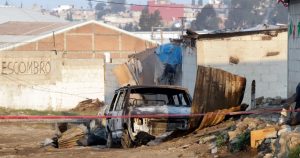 Una fuga en una toma clandestina de gasolina causó una explosión que dejo un saldo preliminar de un muerto y varios heridos, además de decenas de casas afectadas en la Junta Auxiliar de San Pablo Xochimehuacán. Foto: Mireya Novo, Cuatoscuro.