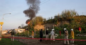 Una fuga en una toma clandestina de gas LP causó una explosión que dejo un saldo preliminar de un muerto y varios heridos en la Junta Auxiliar de San Pablo Xochimehuacán. Foto: Mireya Novo, Cuartoscuro.