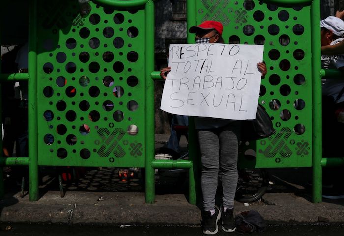 El 1 de mayo pasado, trabajadoras sexuales marcharon por las calles del Centro Histórico de la Ciudad de México exigiendo alto a las extorsiones y respeto para quienes ejercen este oficio.
