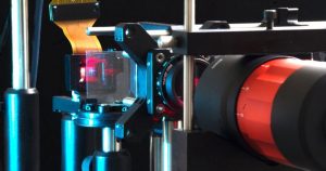 Fotografía de un prototipo de pantalla holográfica. Foto: Stanford Computational Imaging Lab