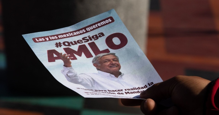 Simpatizantes del Presidente de México, Andrés Manuel López Obrador, se encuentran recabando firmas para apoyar la ratificación de su mandato.