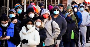 Para anticipar si la COVID-19 se va a convertir en una endemia, primero debemos saber qué son una endemia, una epidemia y una pandemia. Foto: Matt Rourke, AP