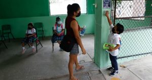 Con la mayor parte de los estados en verde, miles de estudiantes regresaron a clases bajo las disposiciones y medidas sanitarias establecidas en la "Guía para el regreso responsable y ordenado a las escuelas. Ciclo escolar 2021-2022". Foto: Cuartoscuro