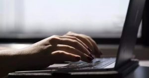 El concepto se fundamenta, en gran medida, en las criptomonedas, que desempeñarían el papel de incentivos para aquellos que deseen participar en la creación y el desarrollo de la nueva Red. Foto: Jenny Kane, AP