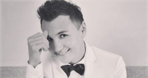 Imagen del estilista Mauricio Leal. Foto: Mauricio Leal Peluquería, Facebook.