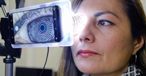 Desde siempre hemos asumido que la miopía y el uso de gafas está directamente relacionado con la ejecución de tareas que necesitan un especial esfuerzo visual. Foto: Francisco Parra, Gaceta UNAM