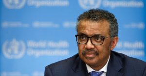 El jefe de la OMS volvió a criticar a los países ricos por concentrar las dosis de vacunas disponibles el año pasado. Foto: Salvatore Di Nolfi,  EFE/EPA