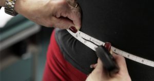 La obesidad que evoluciona con acumulación de grasa en el interior de la cavidad abdominal (grasa visceral) es la que más problemas de salud causa. Foto: AP
