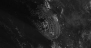 Según se ve desde la órbita, la nube de cenizas cubrió en cuestión de minutos todas las islas del archipiélago. Foto: EFE