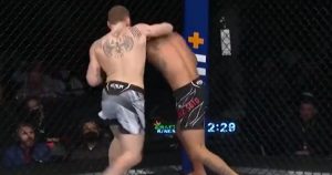 Matt Frevola y Genaro Valdez durante un combate de la UFC. Foto: Especial