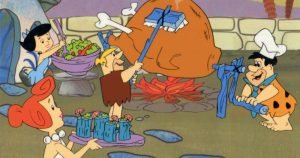 Sábado por la tarde en Piedradura. Las familias Picapiedra y Mármol se disponen a pasar un rato de asueto. Foto: Hanna-Barbera