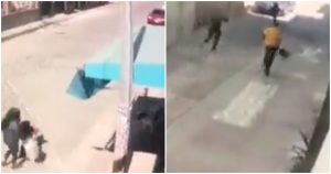 Los hechos ocurrieron el pasado 11 de febrero, los cuales quedaron registrados en un cámara de videovigilancia, en el cual se mostró como una mujer camina de la mano con su hija y en la otra mano carga una bolsa de churros. Foto: Captura de video.