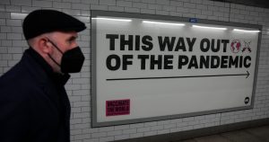 Con tantas candidatas, esperamos que pronto existan varias vacunas nasales aprobadas y podamos pensar no sólo en reducir hospitalizaciones y muertes, sino en erradicar el virus. Foto: Matt Dunham, AP