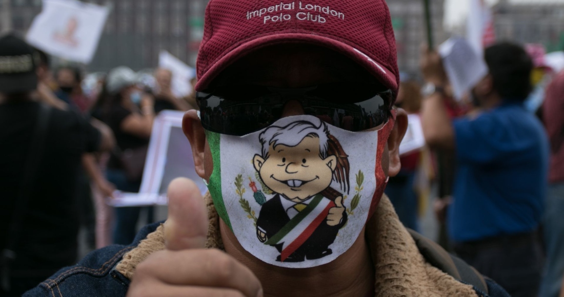 Simpatizantes del Presidente Andrés Maniel López Obrador marcharon de Bellas Artes al Zócalo para expresar su apoyo. Foto: Galo Cañas, Cuartoscuro.